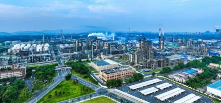 2025年制造业数字化升级：从信息化系统集成到数据驱动的实践路径